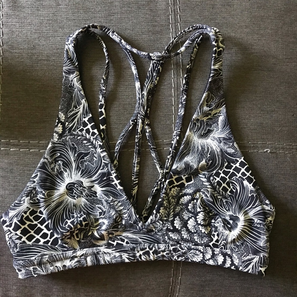 Lululemon Plunge Neck Sports Bra - Sz 6